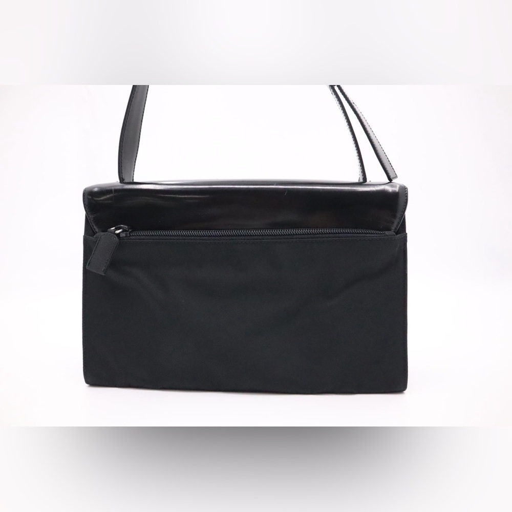 Prada Shoulder Bag in Black Patent Leather and Nylon - Picture 2 of 11